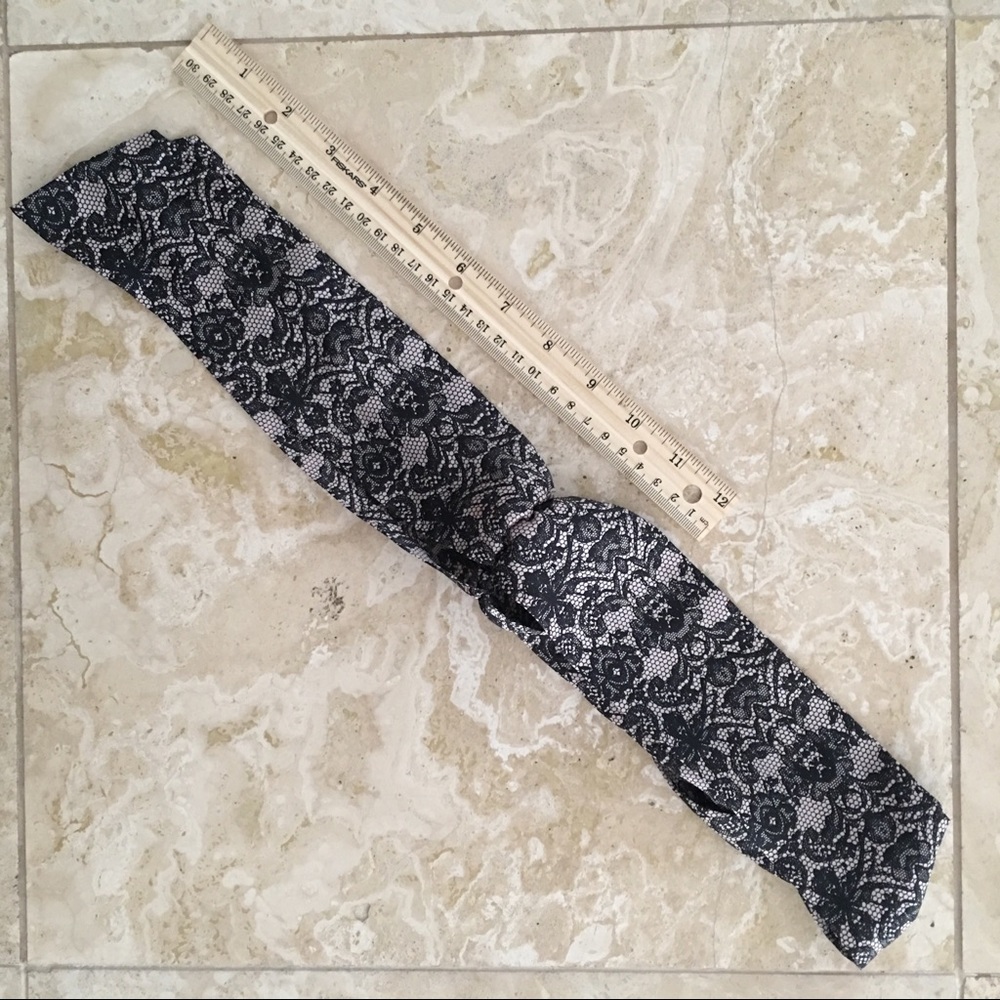 H&M Lace Patterned Headband Scarf - Picture 3 of 6